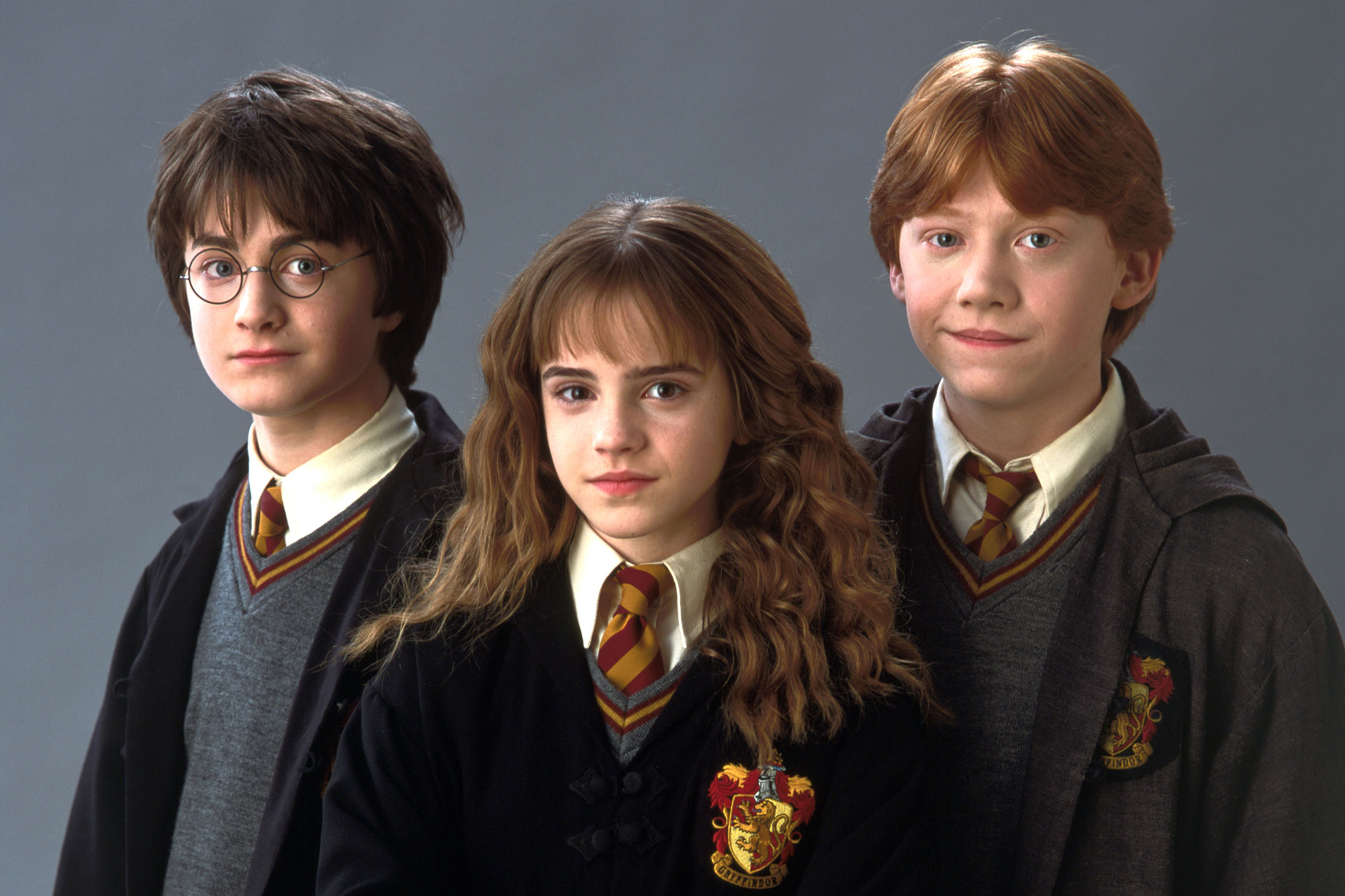 Harry ron hermione. Гарри Рон и Гермиона Тайная комната Поттер. Гарри Поттер и Тайная комната Гермиона. Гарри Поттер и Тайная комната Гарри Рон и Гермиона. Гарри Поттер 2002 Гермиона Грейнджер.